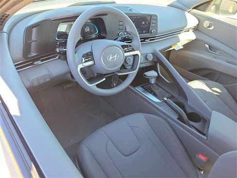 New 2025 Hyundai Elantra SE image 6