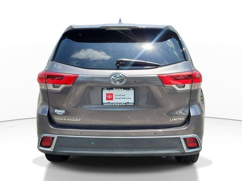 Certified 2019 Toyota Highlander Limited FWD image 5
