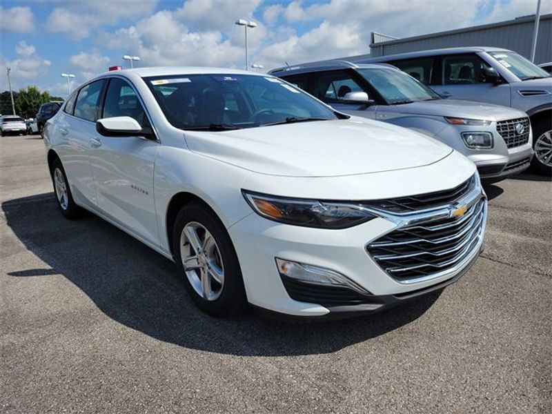 Used 2024 Chevrolet Malibu LS w/ Driver Confidence Package image 1