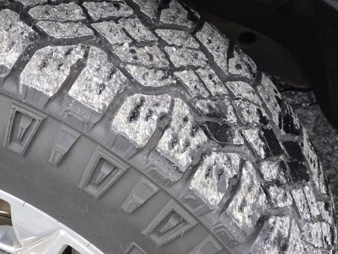 Used 2021 Chevrolet Tahoe Premier w/ Premium Package image 24