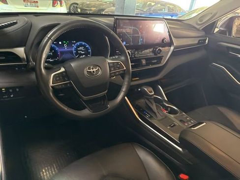 Used 2023 Toyota Highlander Platinum image 5