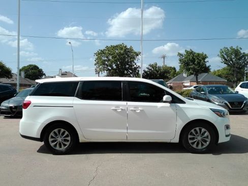 Used 2021 Kia Sedona LX FWD image 5