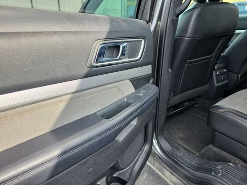 Used 2017 Ford Explorer XLT w/ Equipment Group 202A AWD/4WD image 20