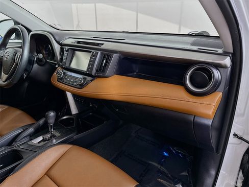 Used 2017 Toyota RAV4 Platinum image 35