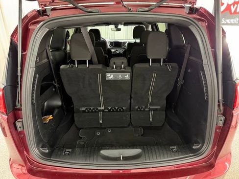 Used 2018 Chrysler Pacifica Touring Plus w/ S Appearance Package FWD image 9