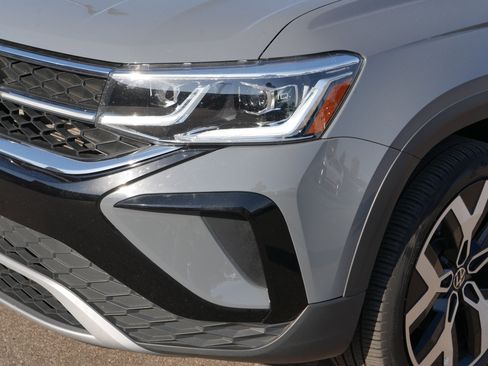 Used 2023 Volkswagen Taos SEL image 16