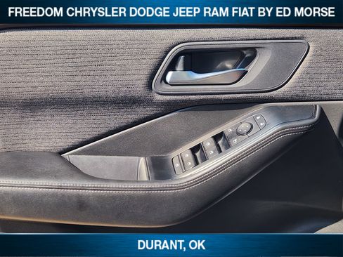 Used 2022 Nissan Rogue SV FWD image 17