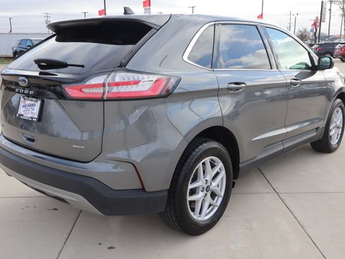 Used 2022 Ford Edge SEL w/ Convenience Package image 5