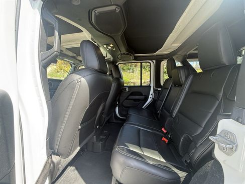 Used 2019 Jeep Wrangler Unlimited Sahara AWD/4WD image 19