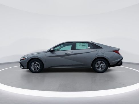 New 2026 Hyundai Elantra SE FWD image 5