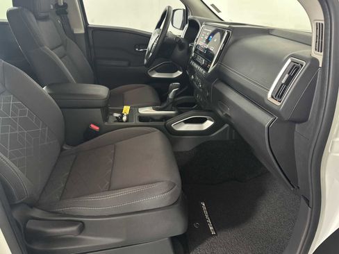 Used 2025 Nissan Frontier SV RWD image 19