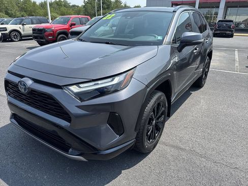 Used 2022 Toyota RAV4 SE w/ Convenience Package AWD/4WD image 4