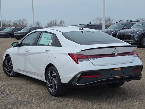 Certified 2025 Hyundai Elantra SEL image 22