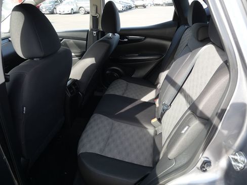 Used 2022 Nissan Rogue Sport SV image 21