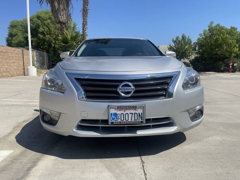 Used 2013 Nissan Altima 2.5 SL w/ Technology Pkg FWD image 10