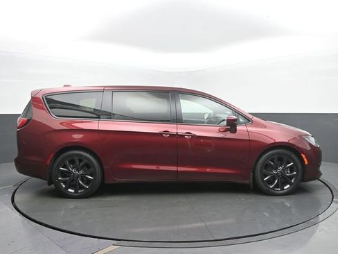 Used 2020 Chrysler Pacifica Touring w/ S Appearance Package FWD image 6