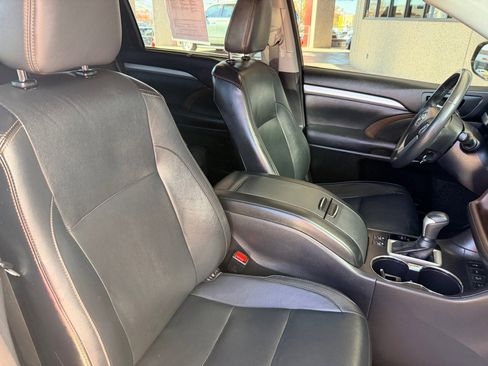 Used 2015 Toyota Highlander XLE image 23