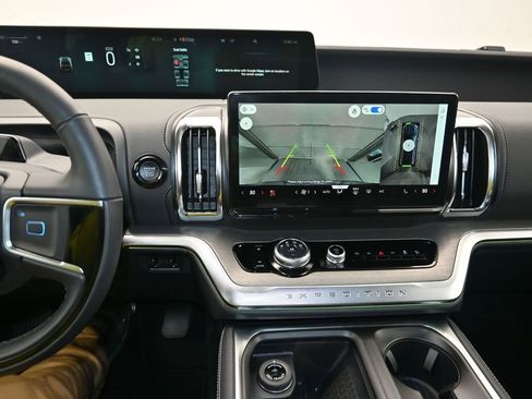 New 2025 Ford Expedition Max Platinum w/ Driver's Package image 22