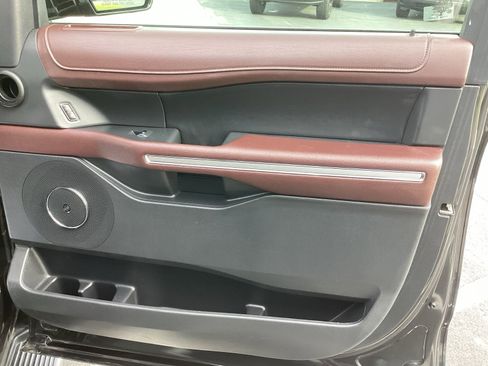 Used 2023 Ford Expedition Limited image 28
