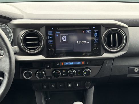 Used 2017 Toyota Tacoma TRD Sport w/ Premium & Technology Package AWD/4WD image 22