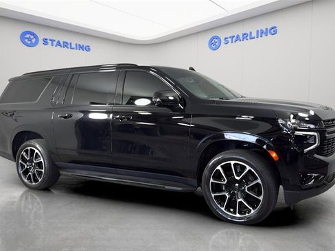 Used 2024 Chevrolet Suburban RST w/ Luxury Package image 12