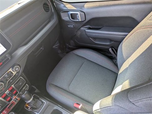 Used 2024 Jeep Gladiator Rubicon w/ Technology Group image 17