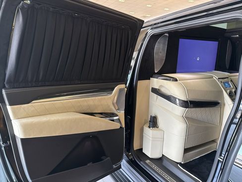 New 2025 Cadillac Escalade ESV Sport Platinum image 18