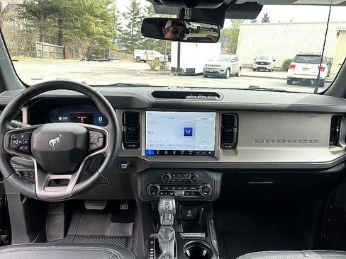 Used 2025 Ford Bronco Outer Banks image 13