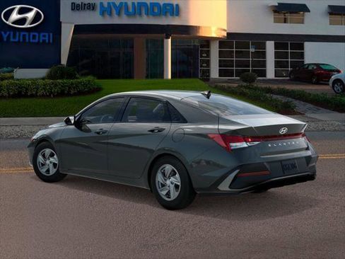 New 2026 Hyundai Elantra SE image 5