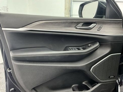 Used 2023 Jeep Grand Cherokee 4WD 4xe image 13