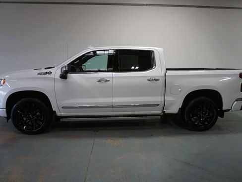 Used 2023 Chevrolet Silverado 1500 High Country w/ Technology Package image 2