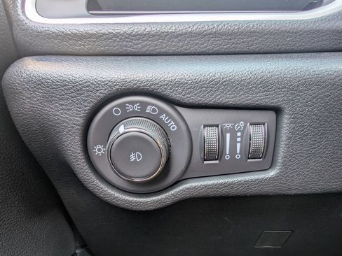 New 2026 Chrysler Pacifica Select w/ S Appearance Package AWD/4WD image 40