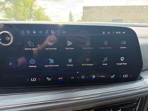 Used 2025 Chevrolet Suburban Z71 AWD/4WD image 14