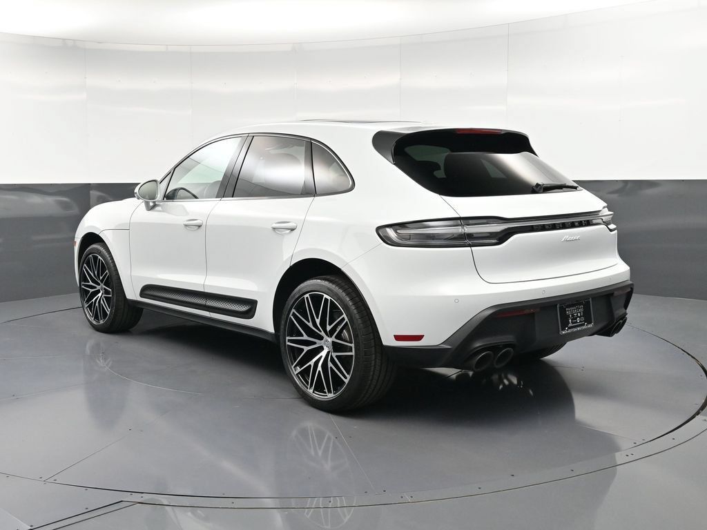 Certified 2026 Porsche Macan AWD/4WD image 3