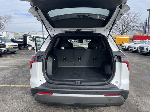 New 2026 Chevrolet Equinox LT w/ LPO, Floor Liner Package FWD image 10