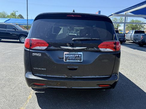 Used 2023 Chrysler Voyager LX FWD image 6