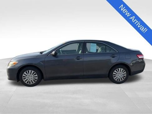 Used 2010 Toyota Camry FWD image 4