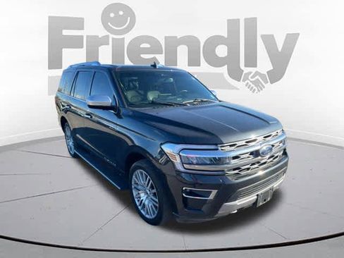 Used 2023 Ford Expedition Platinum image 3