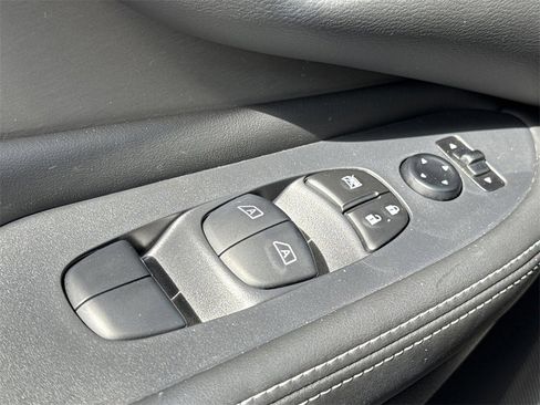 Certified 2024 Nissan Murano SV image 25