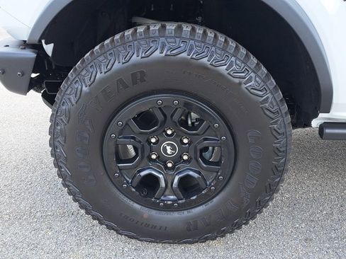 Used 2024 Ford Bronco Wildtrak image 6