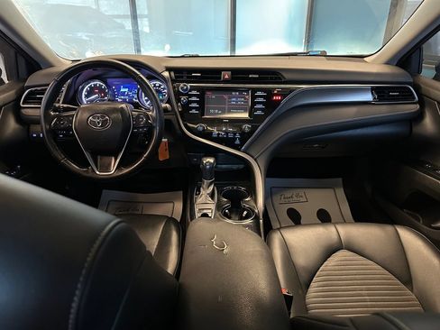 Used 2020 Toyota Camry SE w/ Moonroof Package AWD/4WD image 9