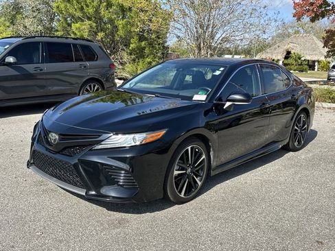 Used 2019 Toyota Camry XLE image 3