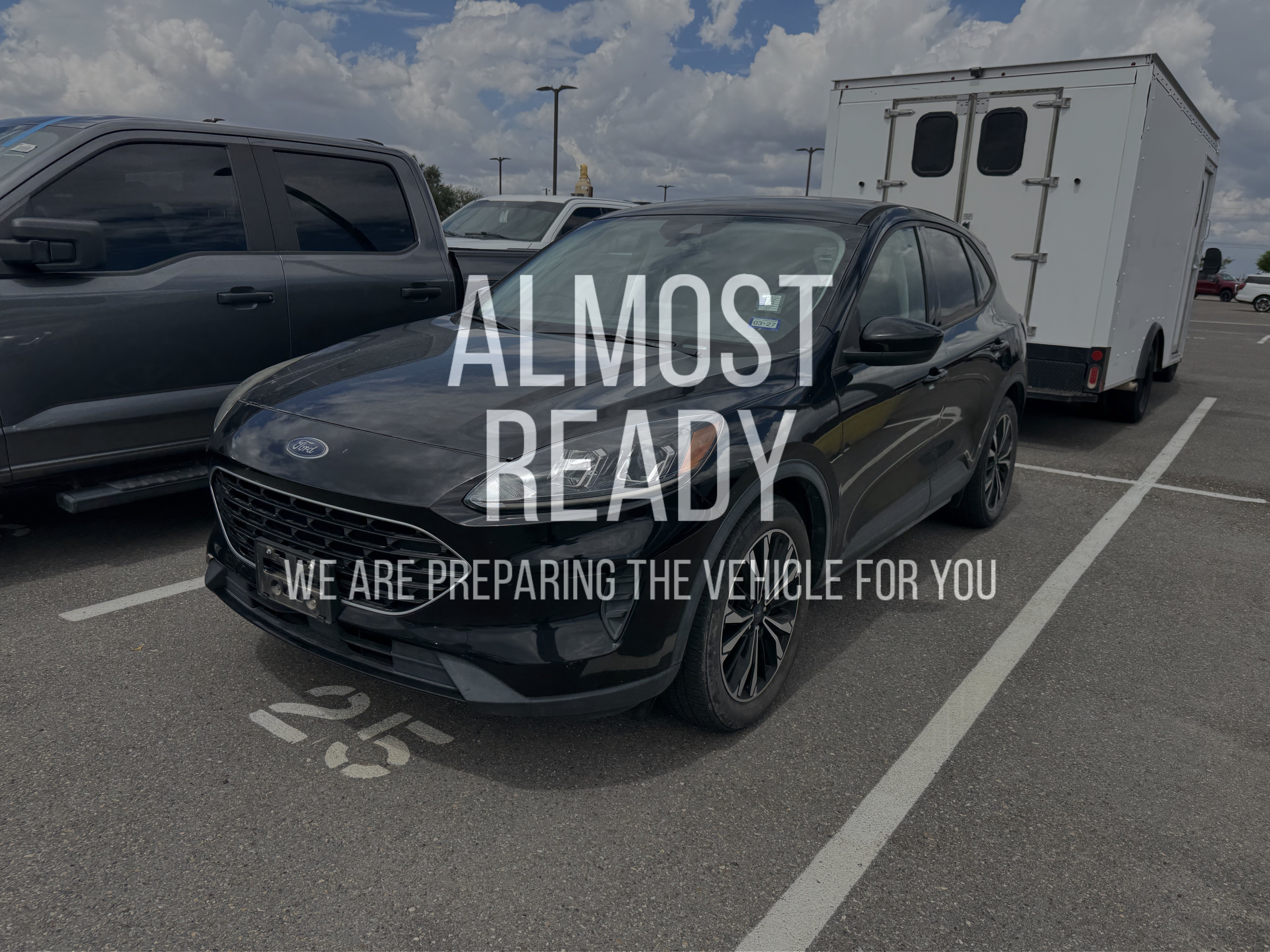 Used 2022 Ford Escape SE w/ SE Sport Appearance Package FWD image 2