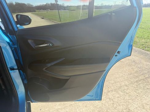 Used 2025 Chevrolet Trax LT image 14