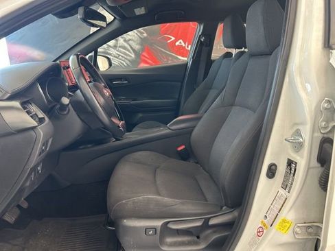 Used 2018 Toyota C-HR XLE image 11