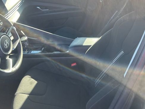 Used 2025 Hyundai Elantra SEL image 12