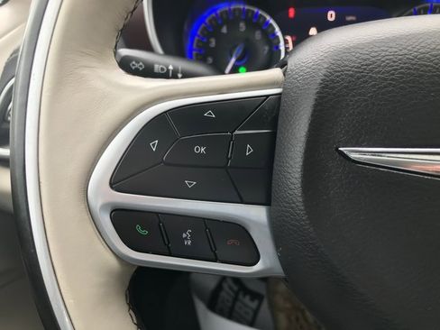 Used 2020 Chrysler Pacifica Limited image 9