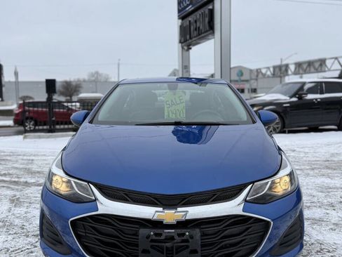 Used 2019 Chevrolet Cruze LT w/ Sun And Sound Package image 2