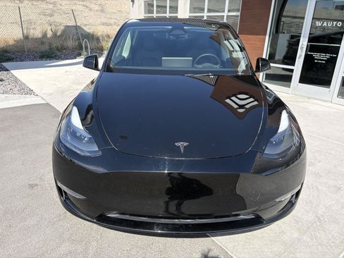 Used 2024 Tesla Model Y Performance AWD/4WD image 3