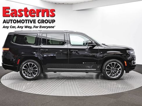 Used 2024 Jeep Wagoneer Series III w/ Premium Group I AWD/4WD image 4